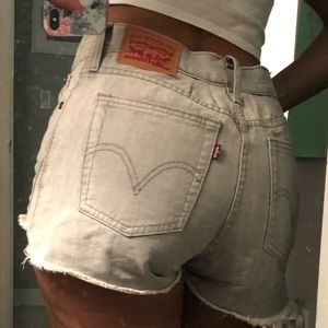 Grey Levi’s shorts